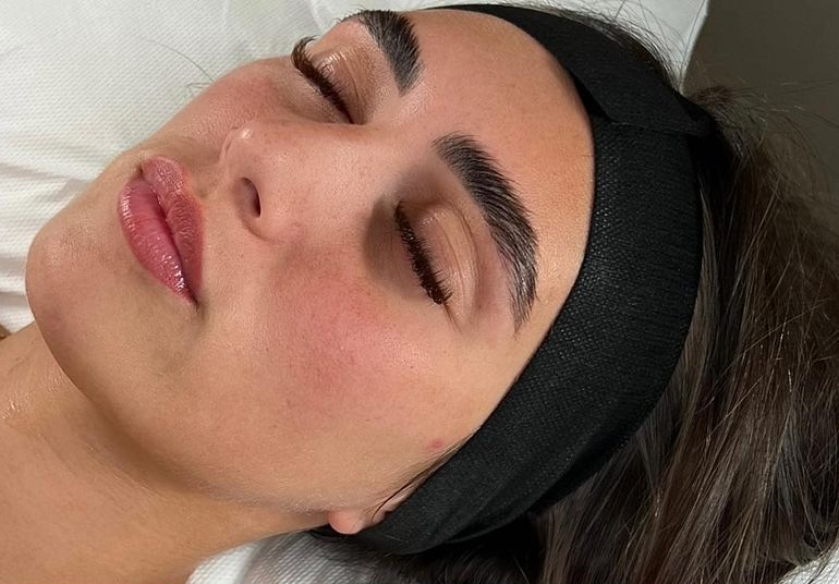 Soin Hydrafacial en institut : avis Google 5 étoiles, nettoyage profond, pores resserrés et éclat immédiat